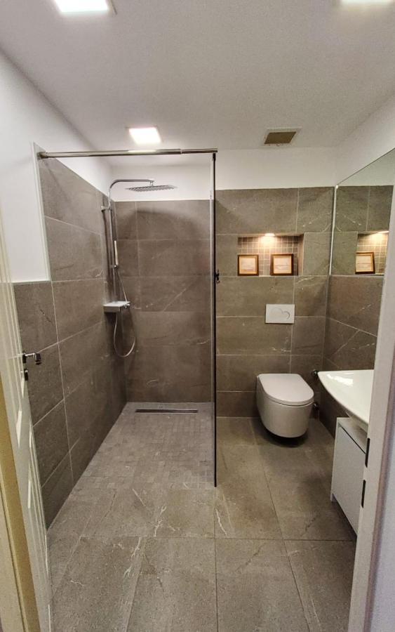 3 - Keine Party ! 6 Personen Apartment Düsseldorf