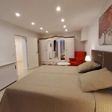3 - Keine Party ! 6 Personen Apartment Düsseldorf