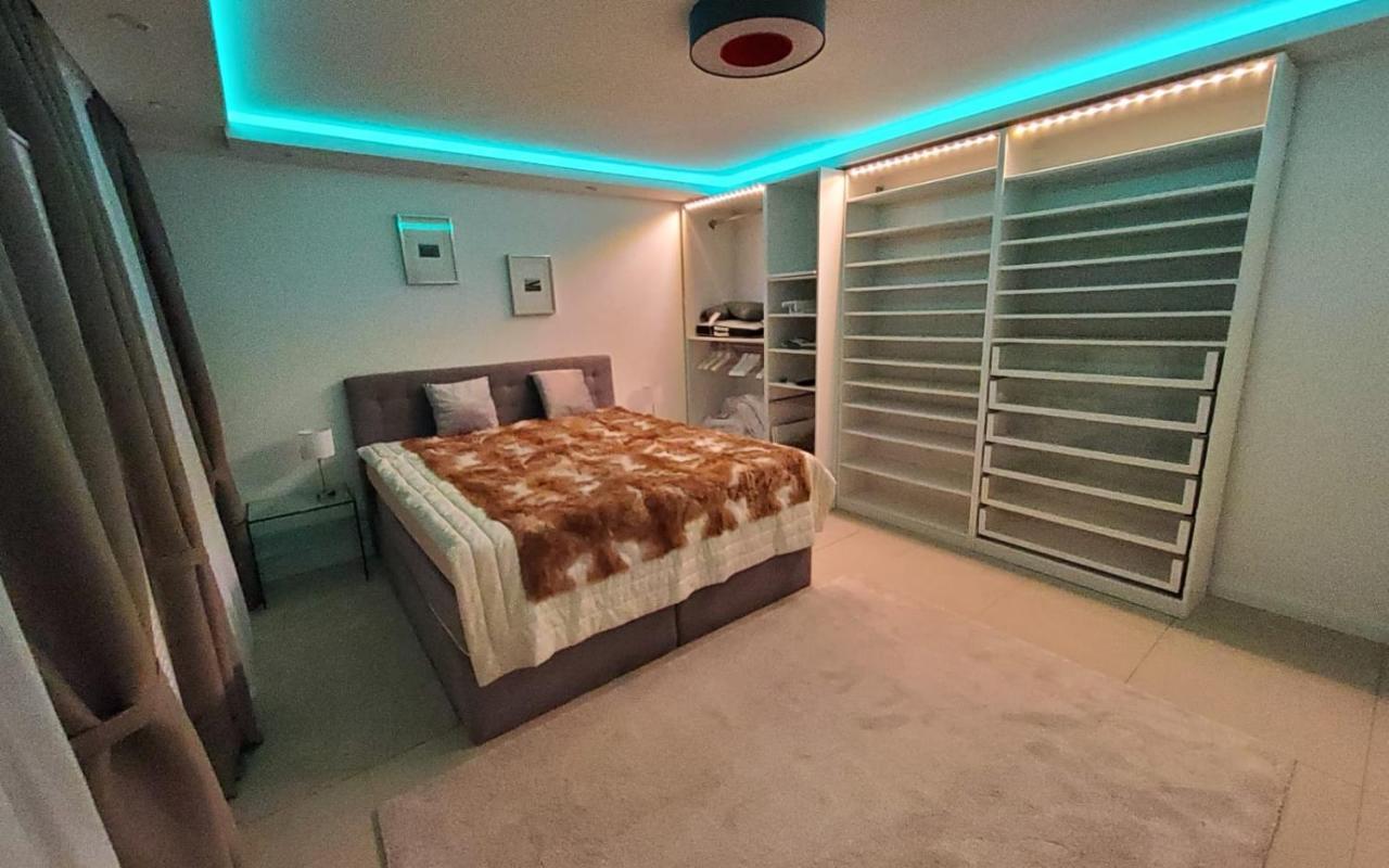 3 - Keine Party ! 6 Personen * Dusseldorf