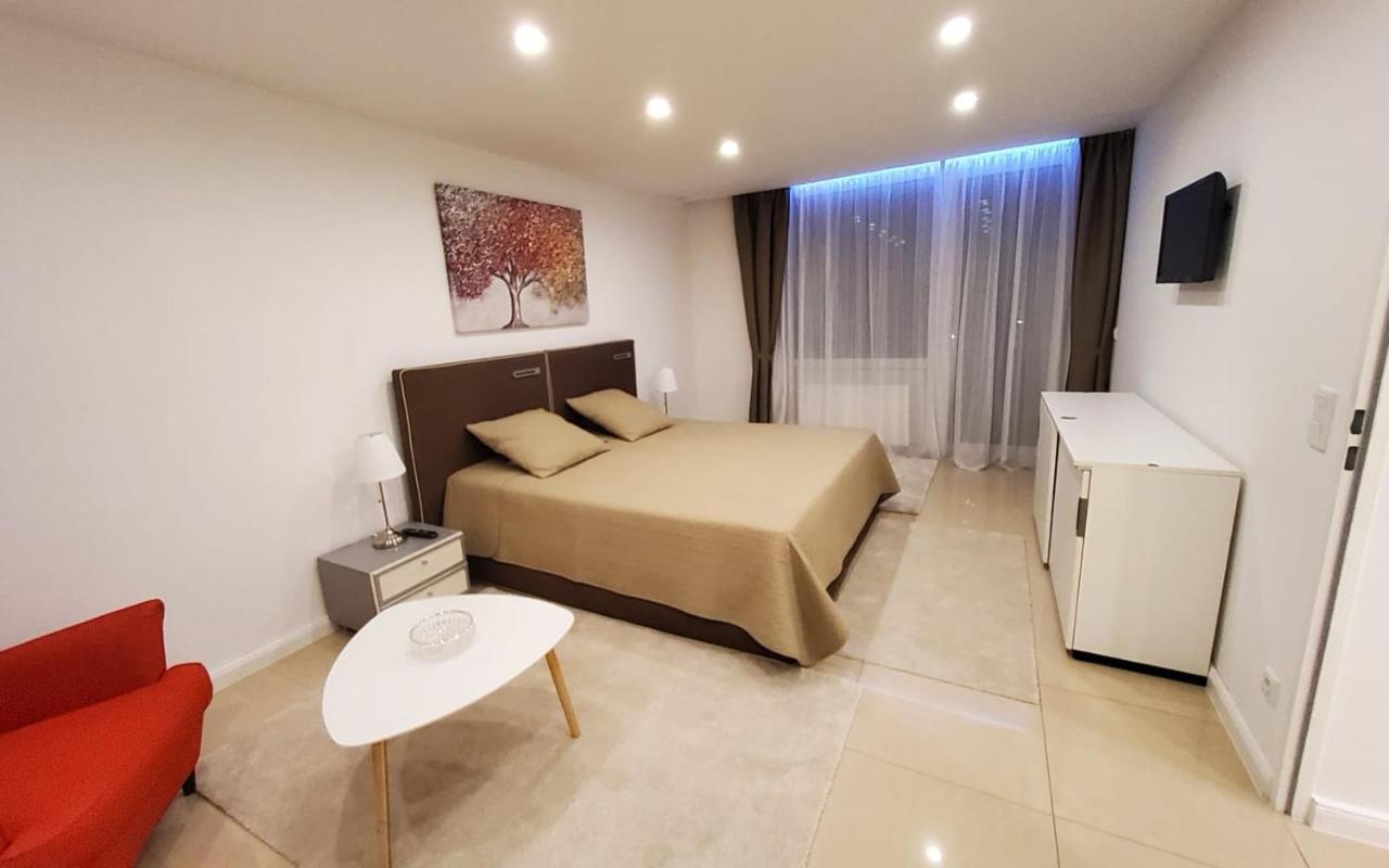 3 - Keine Party ! 6 Personen *